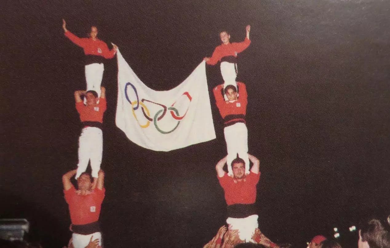 Pliar bandera olímpica inauguració Jocs Olímpics 1992