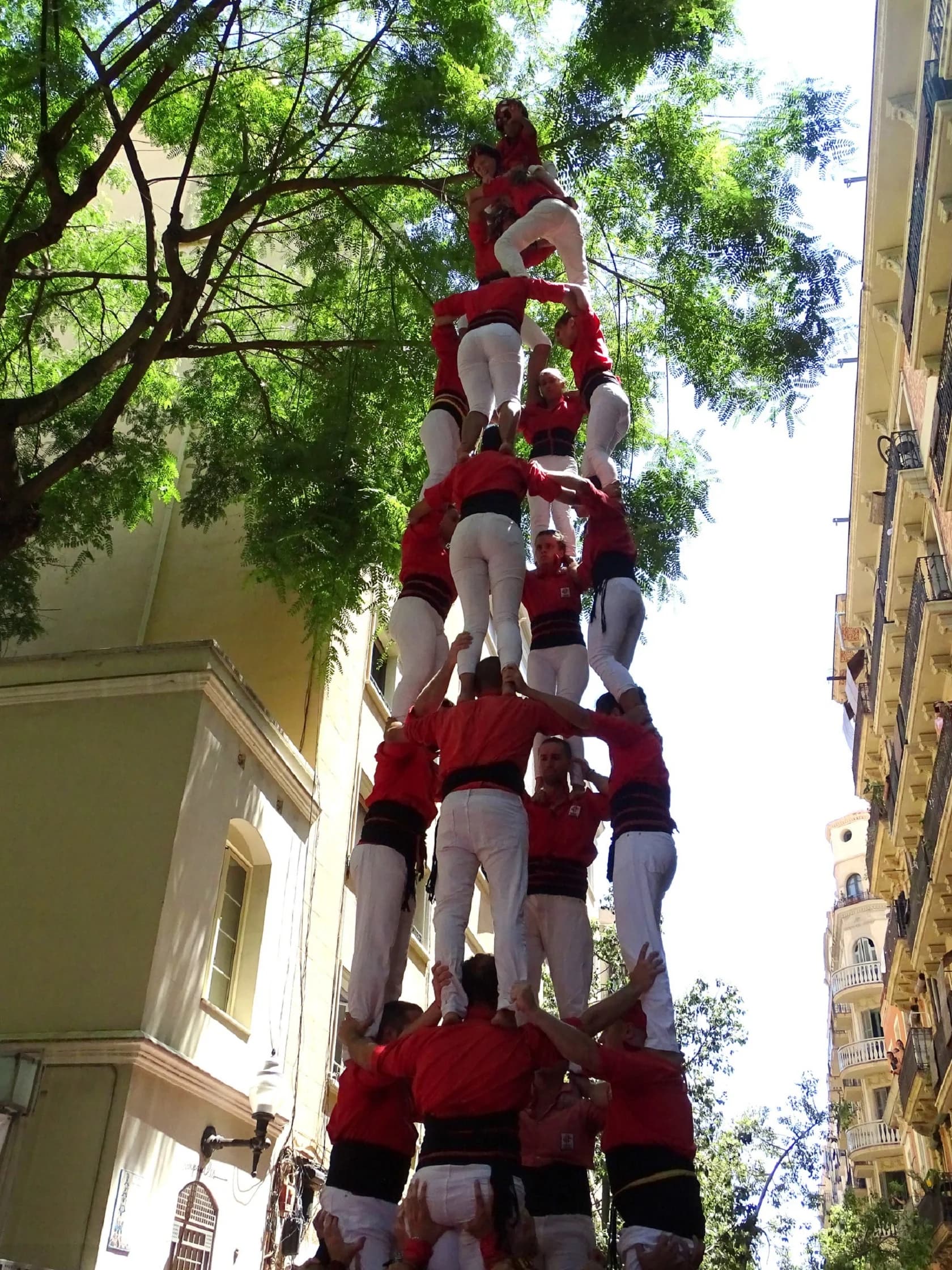 4 de 8 dels Castellers de Barcelona al Poble Sec