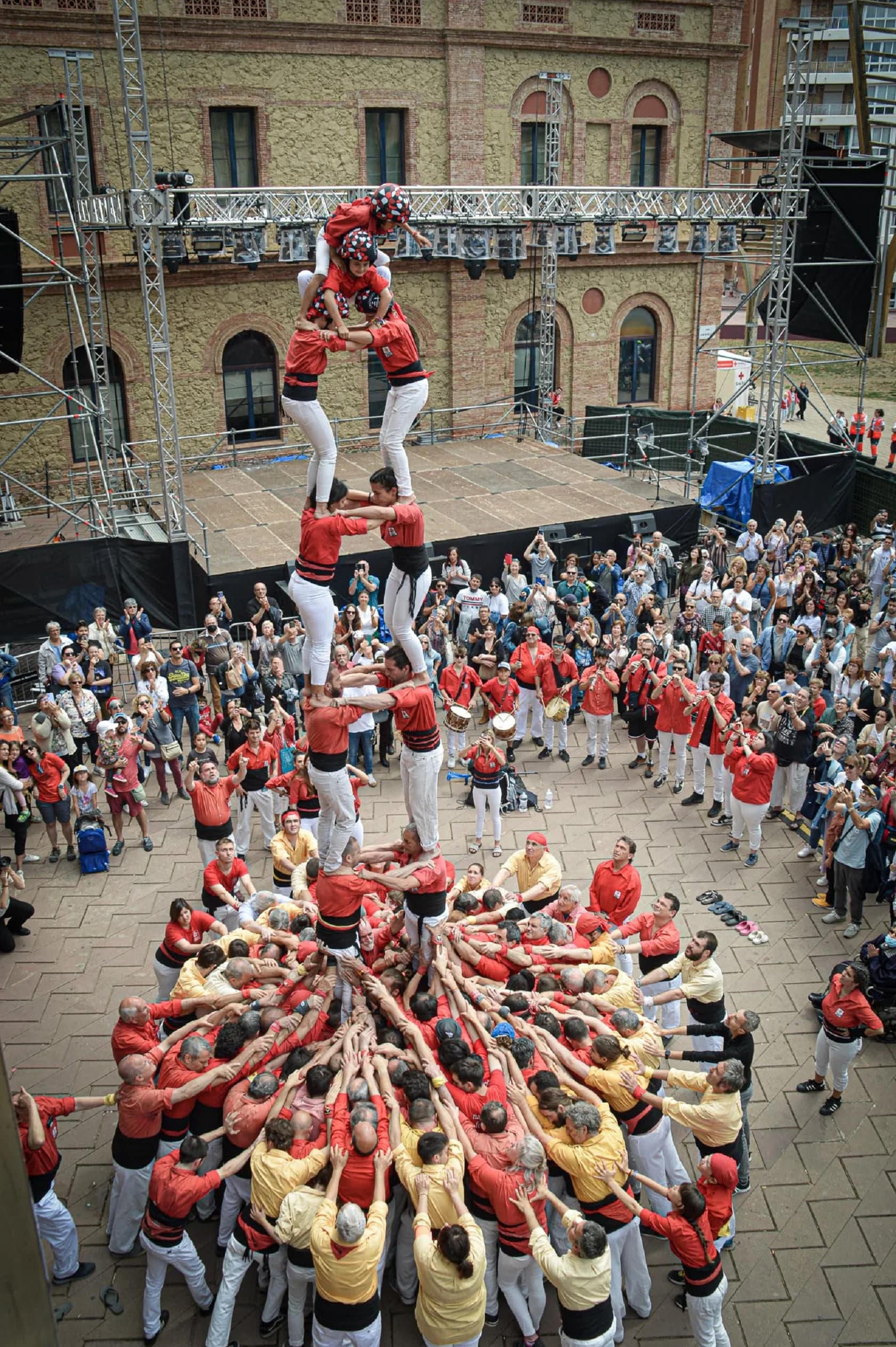 2 de 7 dels Castellers de Barcelona a la Festa Major de Nou Barris